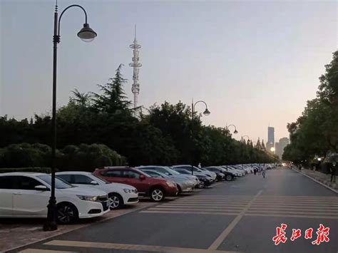 武汉江滩停车场收费吗