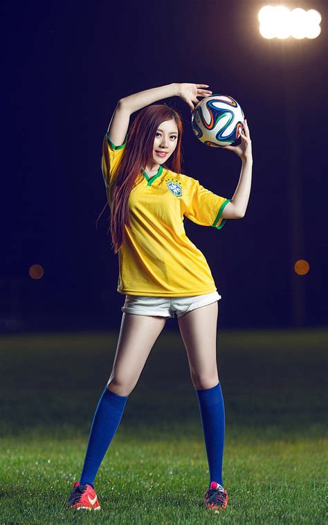 每一届韩国足球宝贝登场