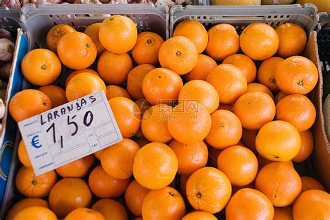 水果摊上的橙子卖到15元公斤贵吗