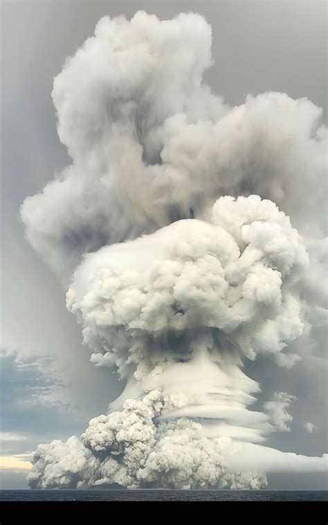 汤加火山喷发前的网友照片
