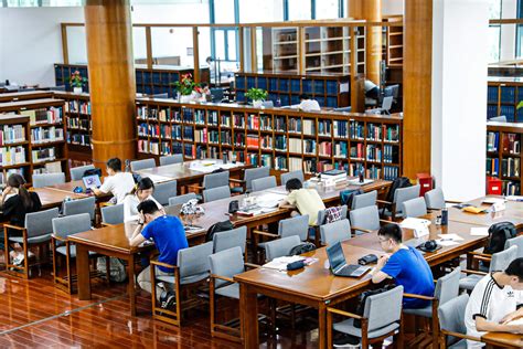 河南大学学生图书馆学习