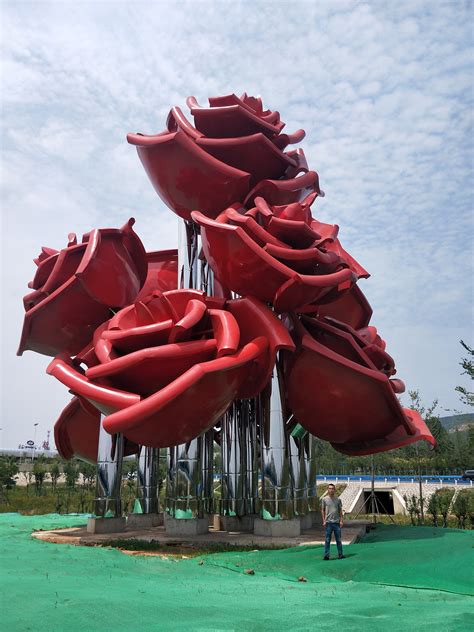 河南花朵大型不锈钢城市雕塑定制
