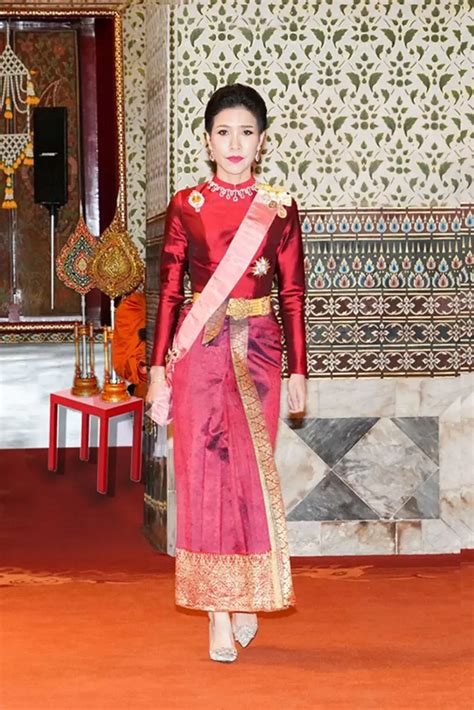 泰国贵妃刚入宫的照片