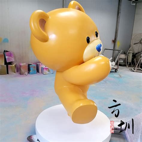 泰迪熊雕塑涂色