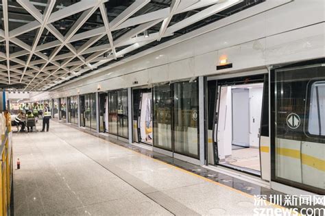 深圳地铁14号线站台装修