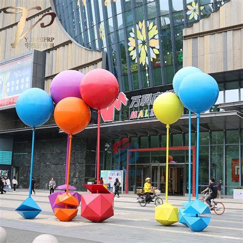 深圳玻璃钢气球雕塑厂家