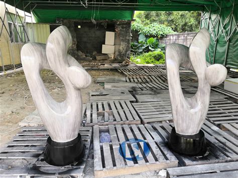深圳玻璃钢雕塑公司