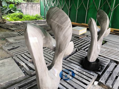 深圳玻璃钢雕塑材质