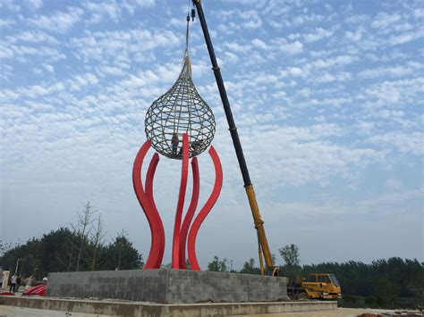 滁州广场玻璃钢雕塑安装
