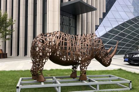 犀牛建模不锈钢雕塑