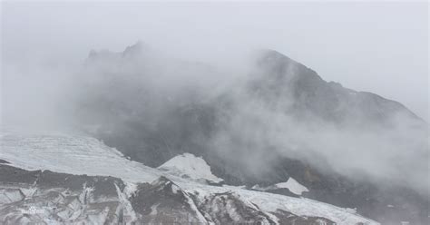 玉龙雪山雪崩图片