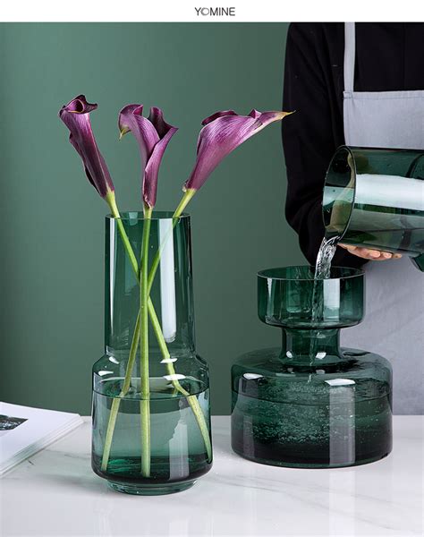 现代玻璃花瓶是用机器制作的吗
