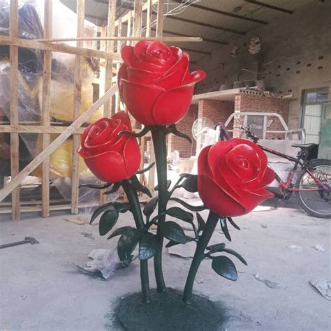 玻璃钢大型玫瑰花雕塑定制