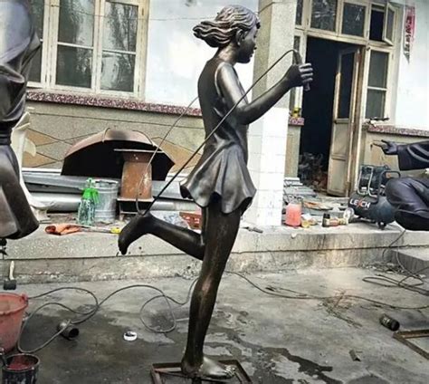 玻璃钢时尚女孩雕塑