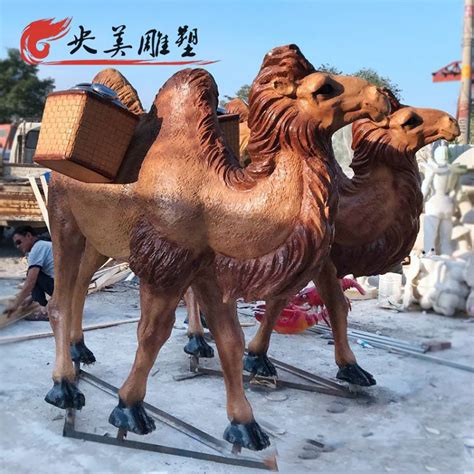 玻璃钢骆驼雕塑厂家报价