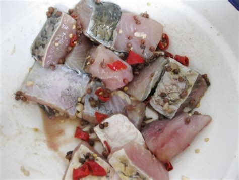用虾酱腌制鱼方法步骤