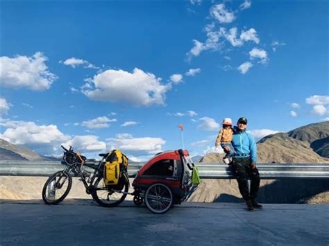 男子带2岁女儿骑车去西藏