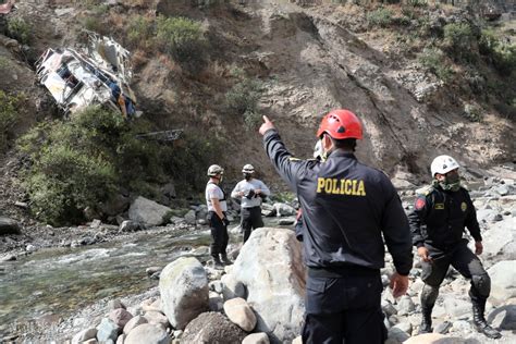 秘鲁发生客车坠崖事故