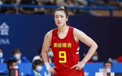 篮球明星李梦最漂亮照片