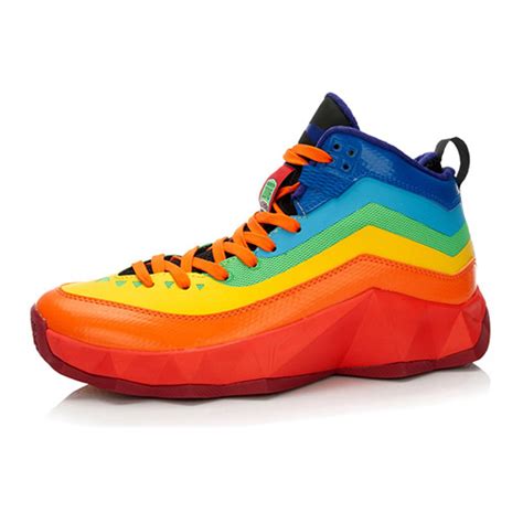 篮球鞋彩虹色