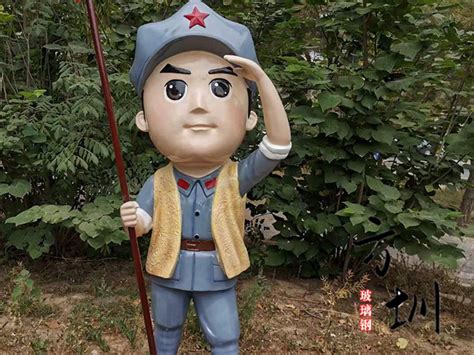 红军战士卡通雕塑