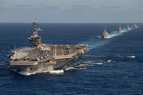美军航母打击群闯入东海怎么办