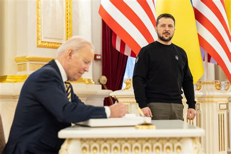 美国将向乌克兰提供45亿美元资助