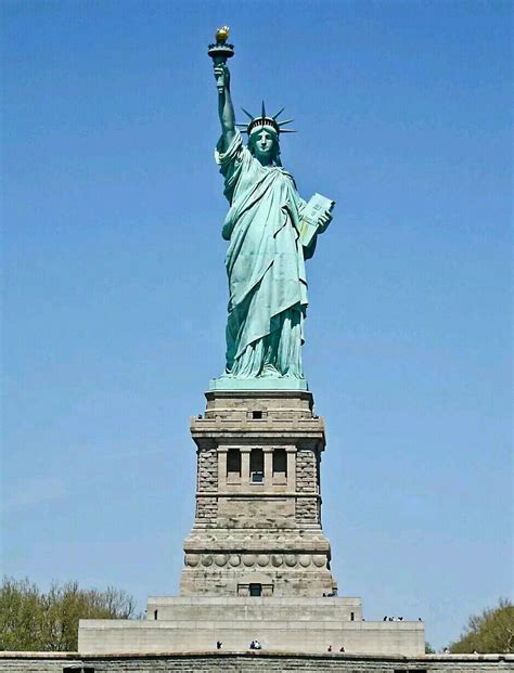 自由女神像是哪个国家的哪个地方的