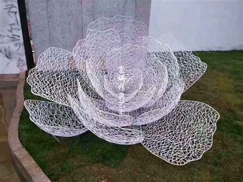 花朵玻璃钢仿铜雕塑定做厂家