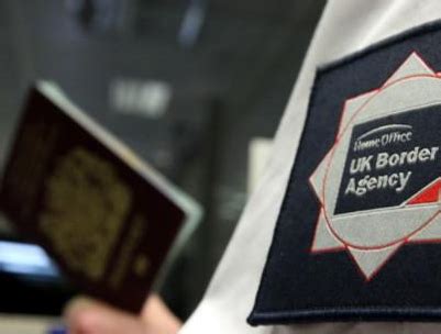 英国签证存单必须本人去开吗
