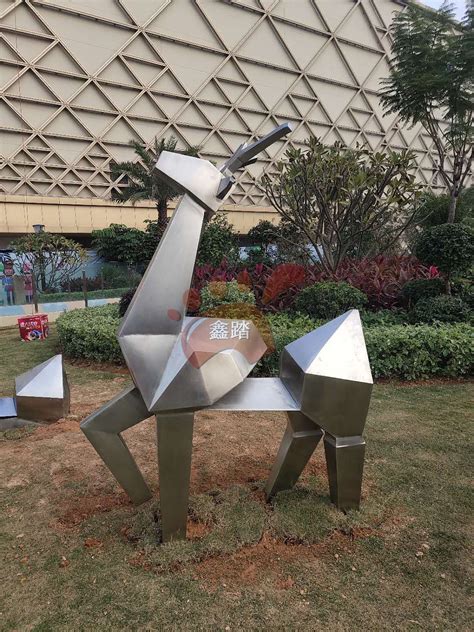 贵州公园抽象玻璃钢雕塑厂家推荐