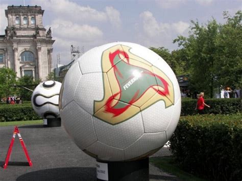 足球雕塑艺术品