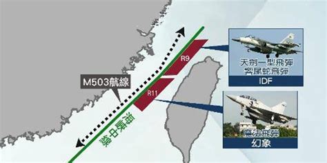 近日战机飞过台湾海峡照片