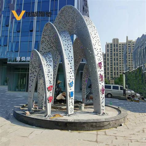 郑州镂空校园不锈钢景观雕塑定制