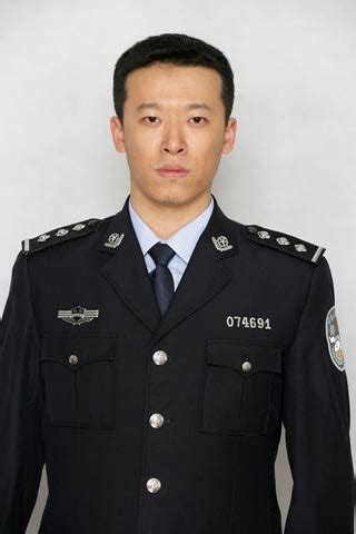 郭昊伦扮演警察