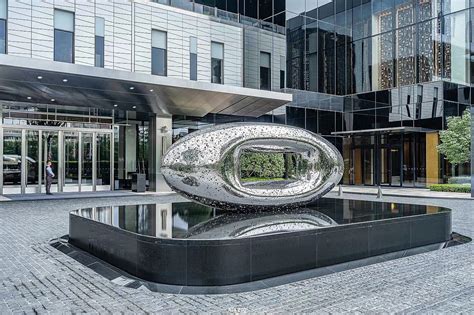 酒店艺术玻璃钢雕塑设计及定制