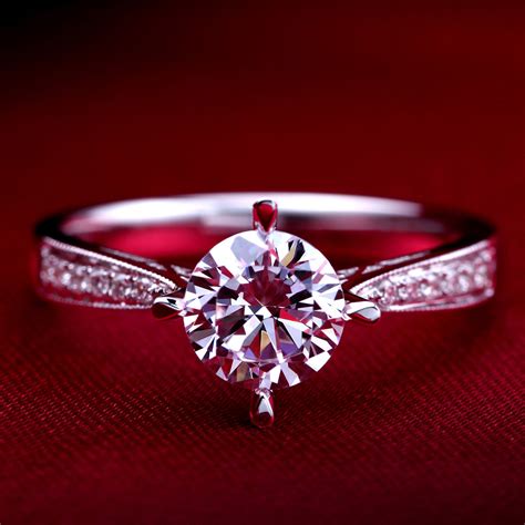钻石婚戒戒托一般是哪种材质
