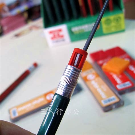 铅笔笔芯是什么做的