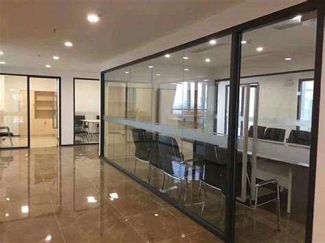 长沙办公楼装修钢化玻璃隔断视频