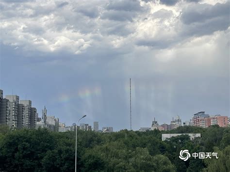 雷雨过后北京天空再现绝美彩虹
