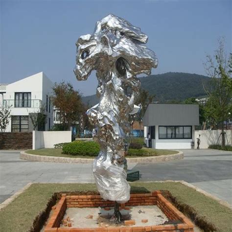 青海不锈钢喷漆雕塑制作