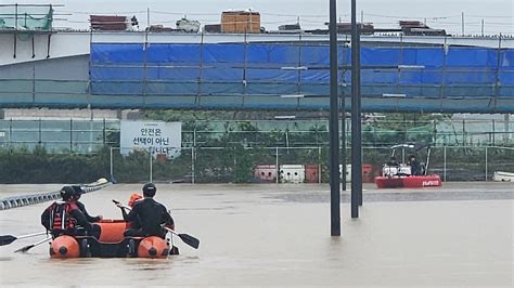 韩国大暴雨33人死亡