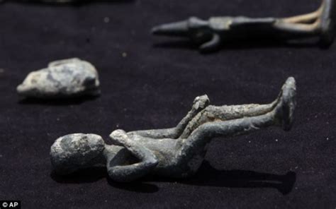 韩国海底千年前古物重现