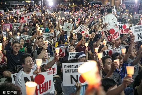 韩国爆发示威游行