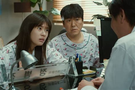 韩国父女身份转换电影