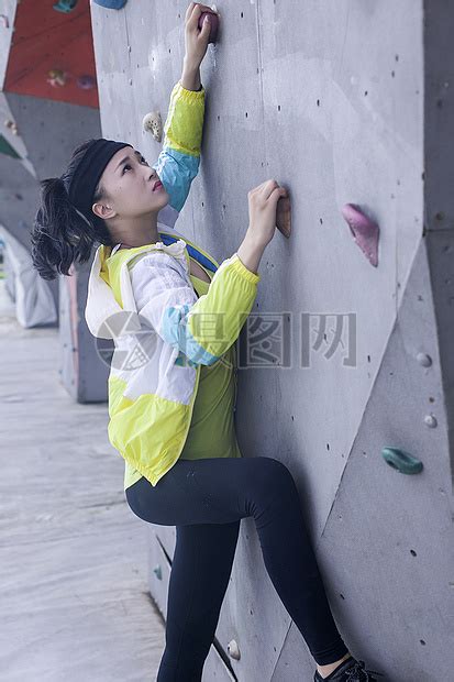 韩国美女户外攀岩