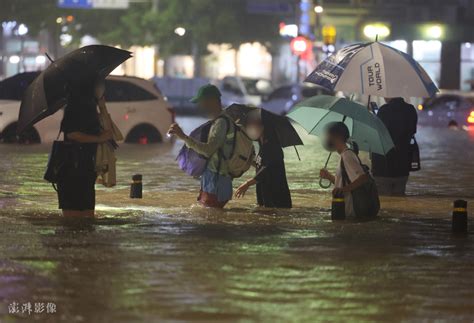 韩国首尔遭遇特大暴雨8人死亡