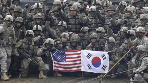 首尔两名驻韩美军街头闹事