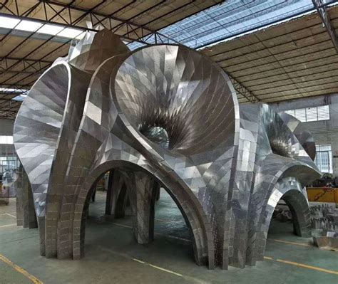 香港不锈钢雕塑厂多少钱