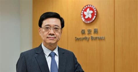 香港特别行政区首次当选的行政长官